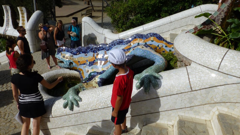 http://www.tonyco.net/pictures/Family_trip_2015/Barcelona/Park_Guell/photo12.jpg