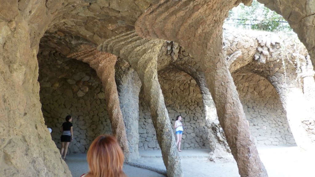 http://www.tonyco.net/pictures/Family_trip_2015/Barcelona/Park_Guell/porticoofthewasherwoman.jpg