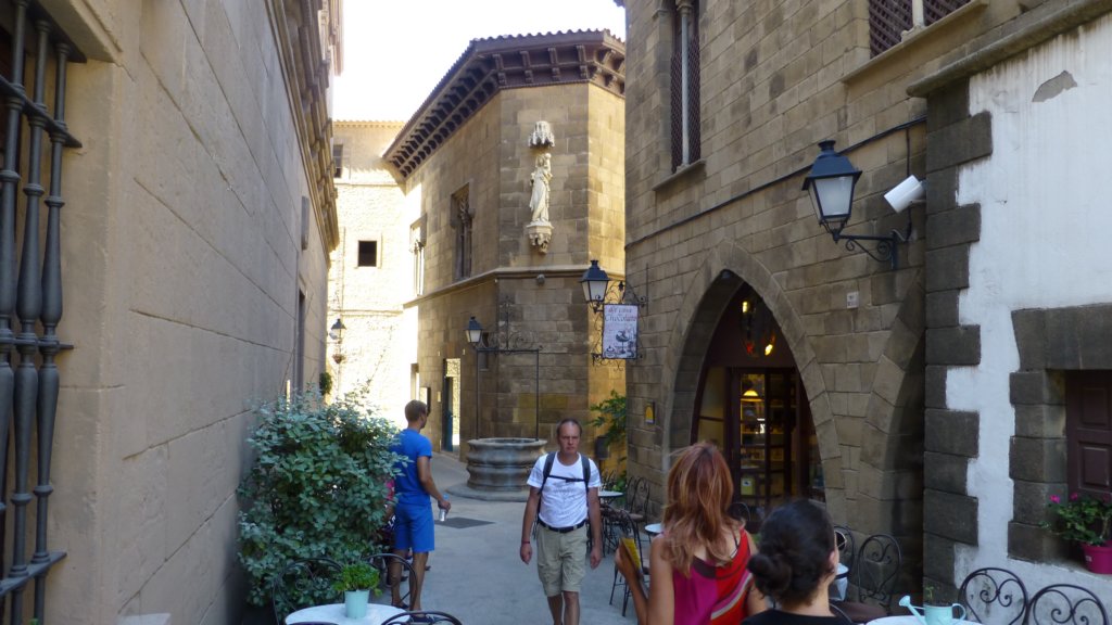 http://www.tonyco.net/pictures/Family_trip_2015/Barcelona/Poble_Espanyol/photo28.jpg