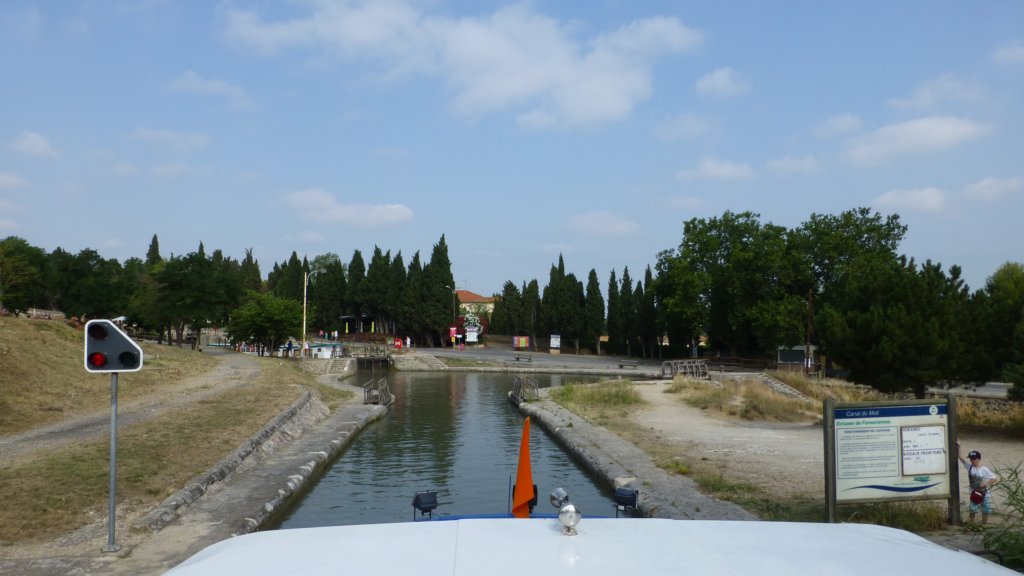 http://www.tonyco.net/pictures/Family_trip_2015/Canal_du_Midi_Beziers/eclusesdefoncerannes.jpg