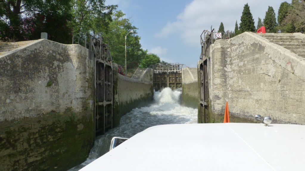 http://www.tonyco.net/pictures/Family_trip_2015/Canal_du_Midi_Beziers/eclusesdefoncerannes19.jpg