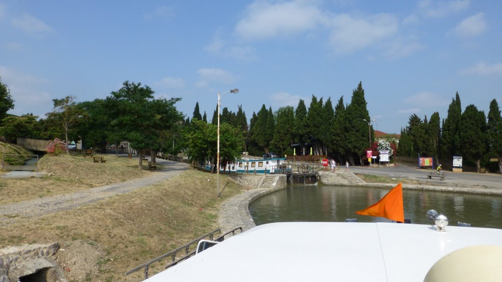 http://www.tonyco.net/pictures/Family_trip_2015/Canal_du_Midi_Beziers/eclusesdefoncerannes2.jpg