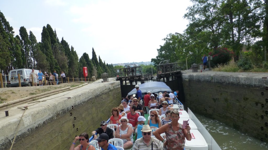 http://www.tonyco.net/pictures/Family_trip_2015/Canal_du_Midi_Beziers/eclusesdefoncerannes21.jpg