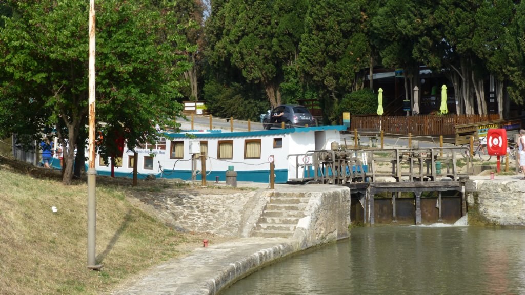 http://www.tonyco.net/pictures/Family_trip_2015/Canal_du_Midi_Beziers/eclusesdefoncerannes3.jpg