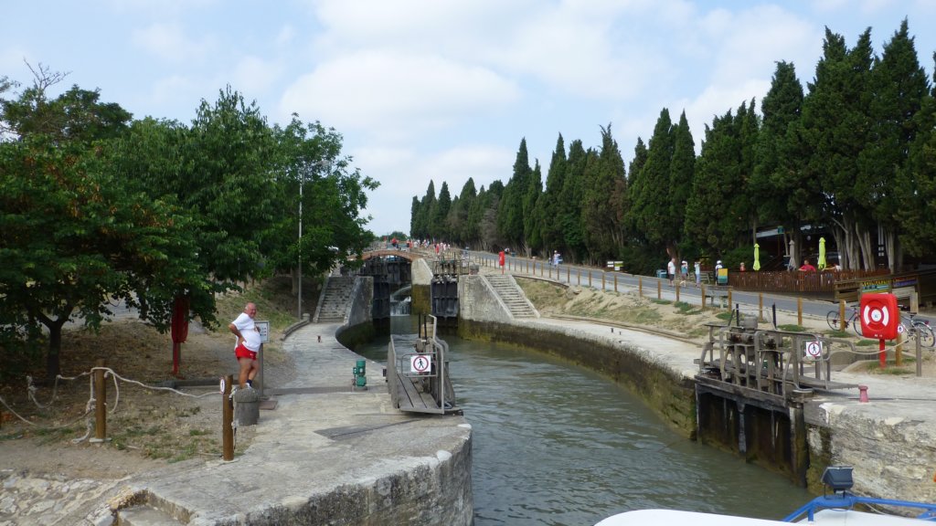 http://www.tonyco.net/pictures/Family_trip_2015/Canal_du_Midi_Beziers/eclusesdefoncerannes9.jpg