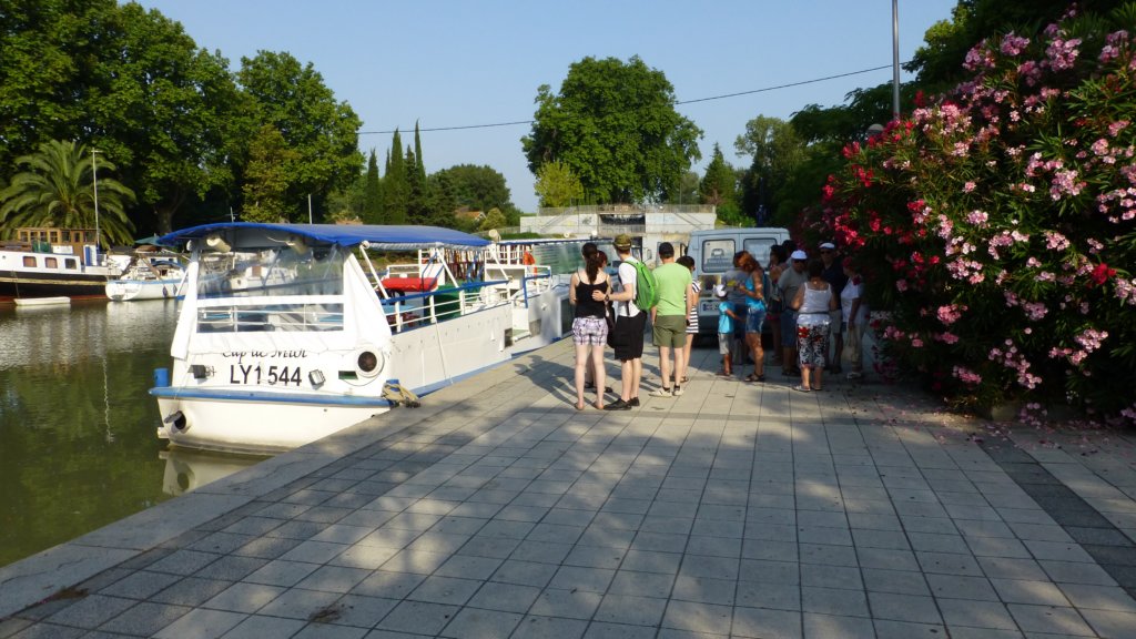 http://www.tonyco.net/pictures/Family_trip_2015/Canal_du_Midi_Beziers/photo.jpg