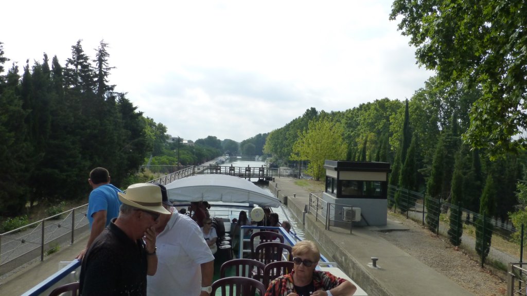 http://www.tonyco.net/pictures/Family_trip_2015/Canal_du_Midi_Beziers/photo12.jpg