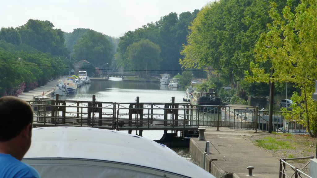 http://www.tonyco.net/pictures/Family_trip_2015/Canal_du_Midi_Beziers/photo13.jpg