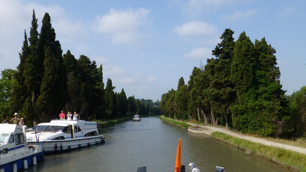 http://www.tonyco.net/pictures/Family_trip_2015/Canal_du_Midi_Beziers/photo14.jpg