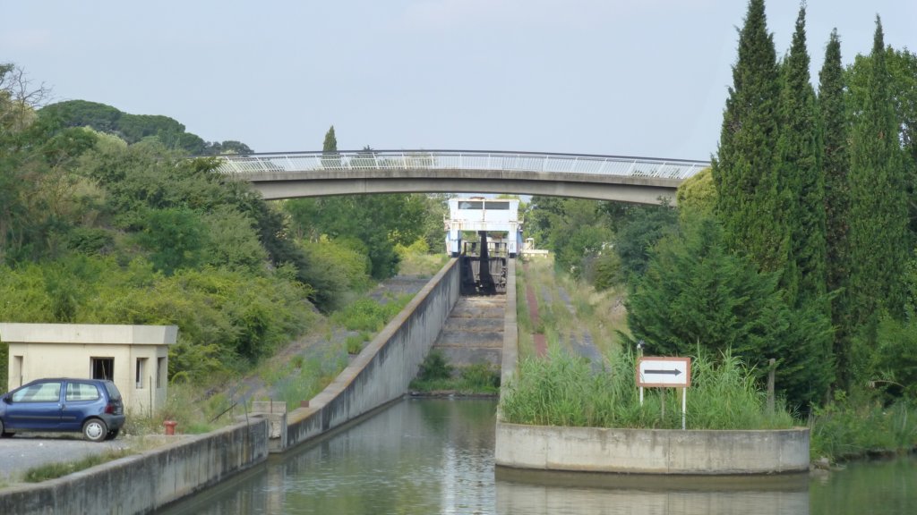 http://www.tonyco.net/pictures/Family_trip_2015/Canal_du_Midi_Beziers/photo18.jpg