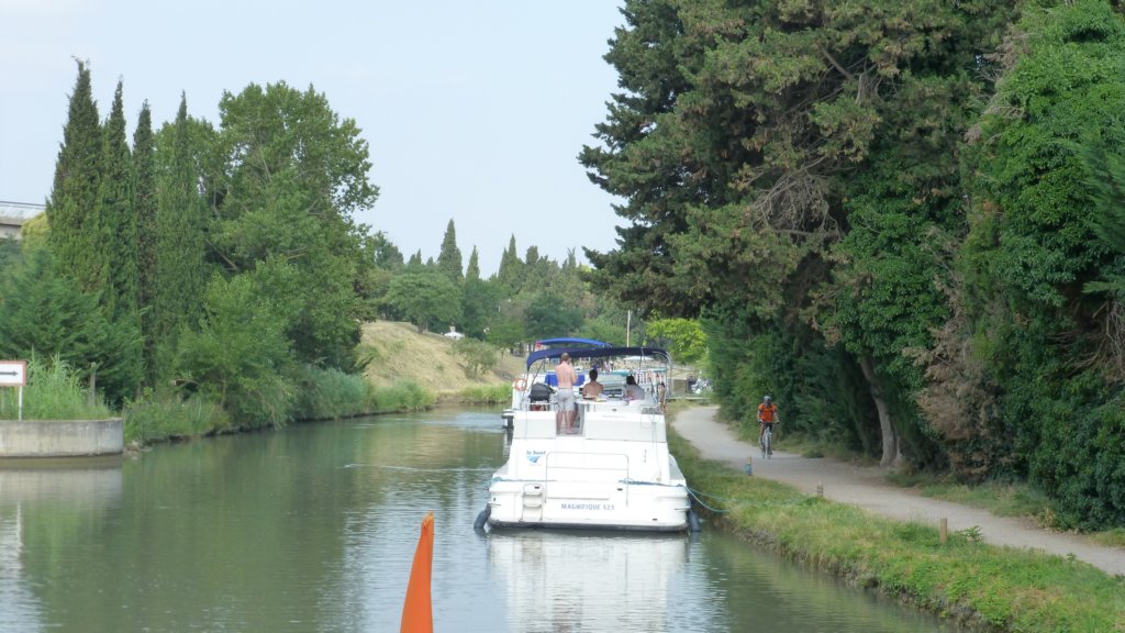 http://www.tonyco.net/pictures/Family_trip_2015/Canal_du_Midi_Beziers/photo19.jpg
