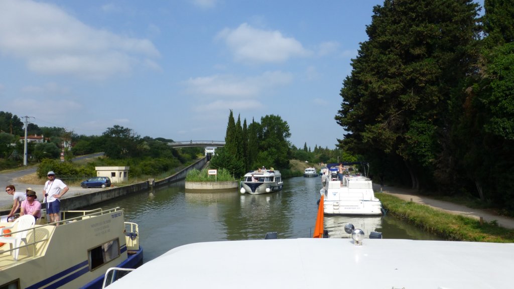 http://www.tonyco.net/pictures/Family_trip_2015/Canal_du_Midi_Beziers/photo20.jpg