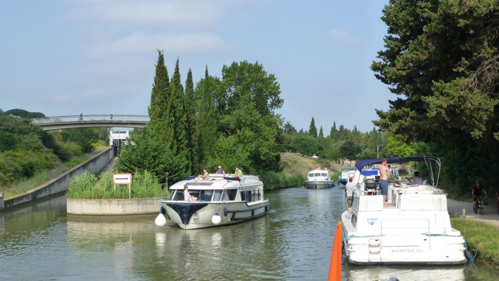 http://www.tonyco.net/pictures/Family_trip_2015/Canal_du_Midi_Beziers/photo21.jpg