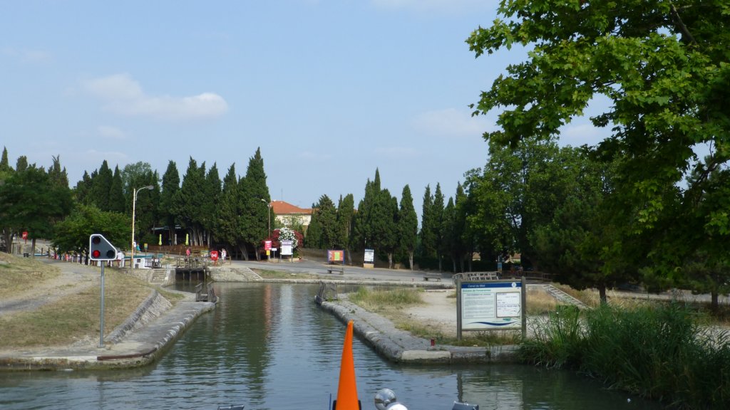 http://www.tonyco.net/pictures/Family_trip_2015/Canal_du_Midi_Beziers/photo22.jpg