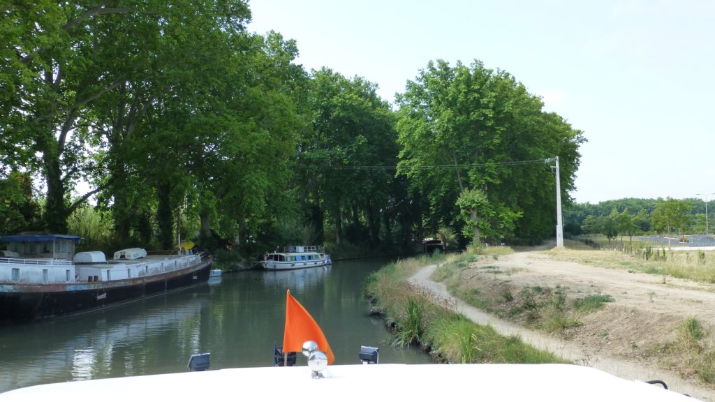 http://www.tonyco.net/pictures/Family_trip_2015/Canal_du_Midi_Beziers/photo27.jpg