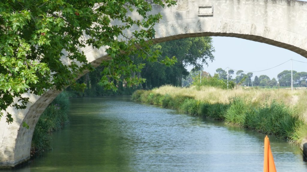 http://www.tonyco.net/pictures/Family_trip_2015/Canal_du_Midi_Beziers/photo33.jpg