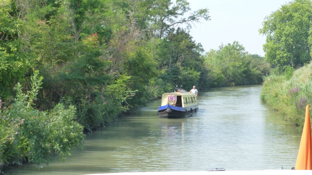 http://www.tonyco.net/pictures/Family_trip_2015/Canal_du_Midi_Beziers/photo37.jpg