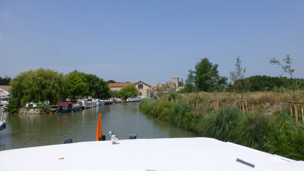 http://www.tonyco.net/pictures/Family_trip_2015/Canal_du_Midi_Beziers/photo41.jpg
