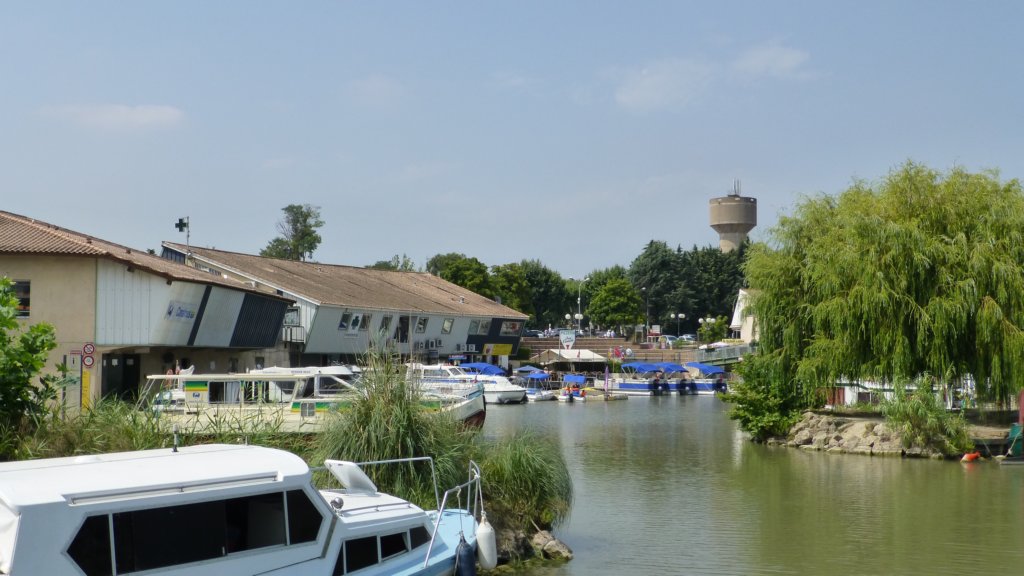 http://www.tonyco.net/pictures/Family_trip_2015/Canal_du_Midi_Beziers/photo43.jpg