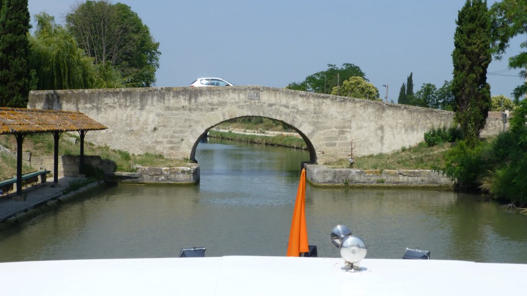 http://www.tonyco.net/pictures/Family_trip_2015/Canal_du_Midi_Beziers/photo45.jpg