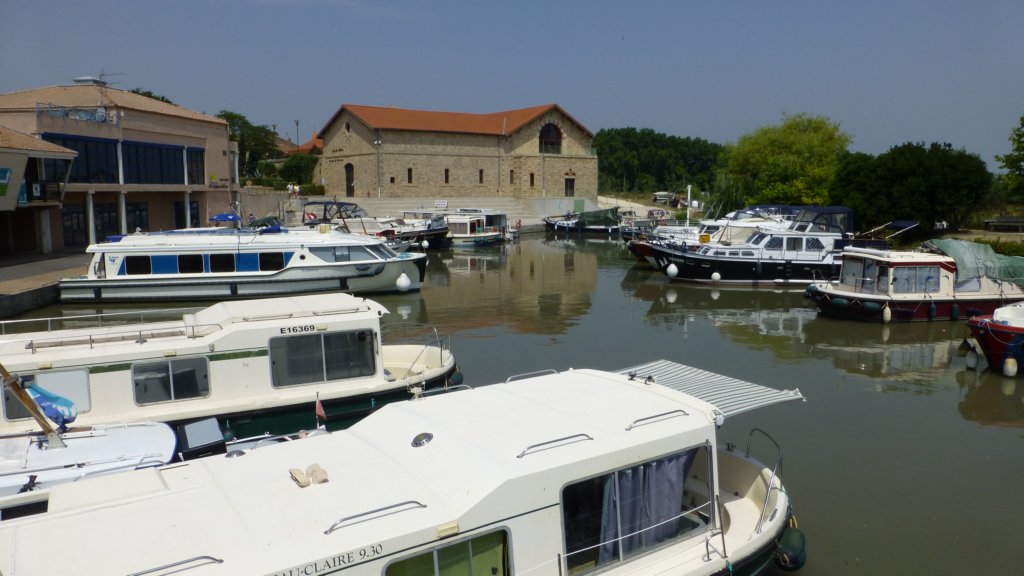 http://www.tonyco.net/pictures/Family_trip_2015/Canal_du_Midi_Beziers/photo47.jpg