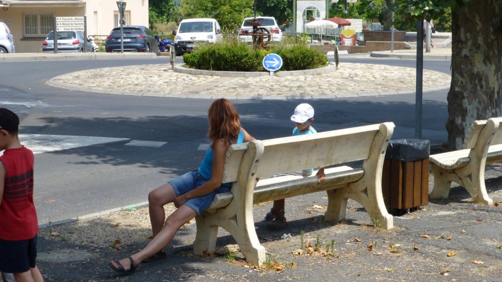 http://www.tonyco.net/pictures/Family_trip_2015/Canal_du_Midi_Beziers/photo48.jpg