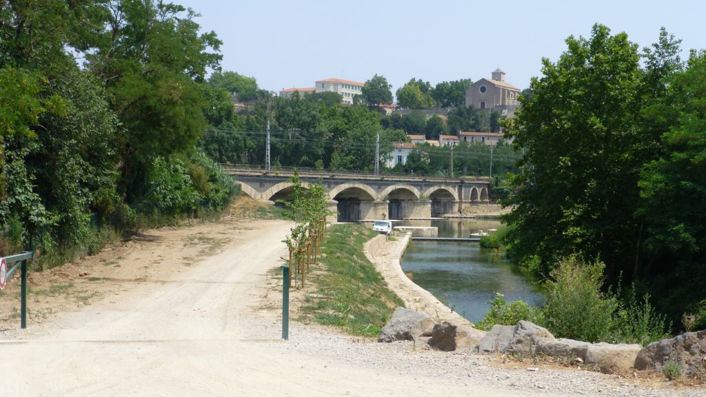 http://www.tonyco.net/pictures/Family_trip_2015/Canal_du_Midi_Beziers/photo50.jpg