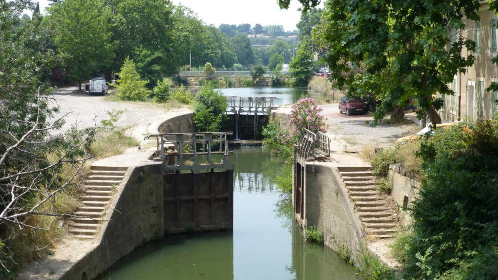 http://www.tonyco.net/pictures/Family_trip_2015/Canal_du_Midi_Beziers/photo51.jpg