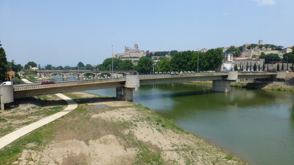 http://www.tonyco.net/pictures/Family_trip_2015/Canal_du_Midi_Beziers/photo58.jpg