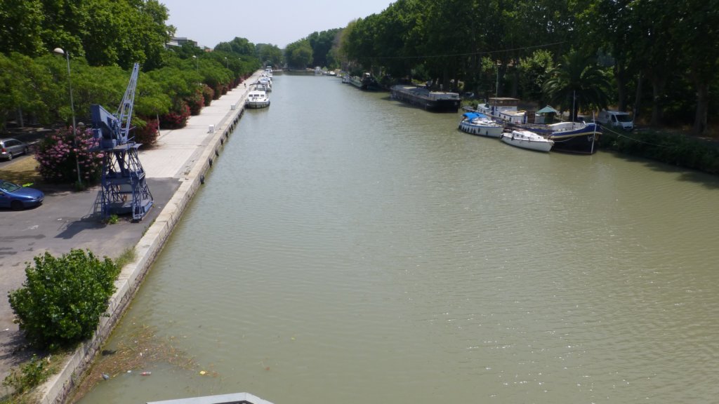 http://www.tonyco.net/pictures/Family_trip_2015/Canal_du_Midi_Beziers/photo66.jpg