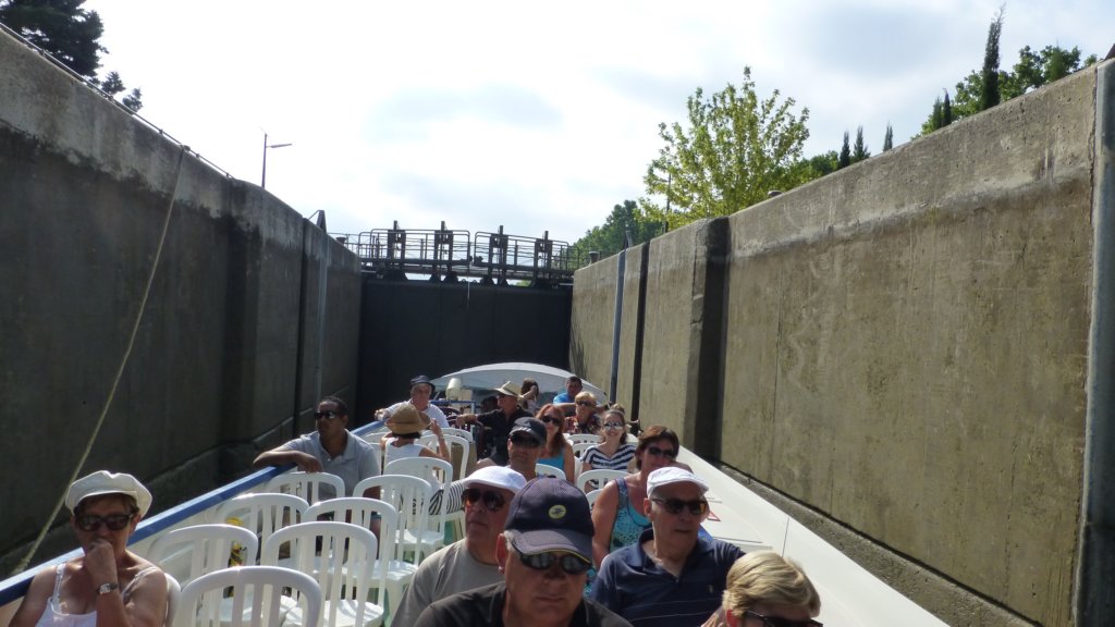 http://www.tonyco.net/pictures/Family_trip_2015/Canal_du_Midi_Beziers/photo7.jpg