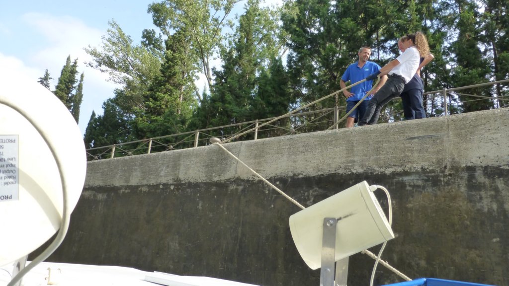 http://www.tonyco.net/pictures/Family_trip_2015/Canal_du_Midi_Beziers/photo8.jpg