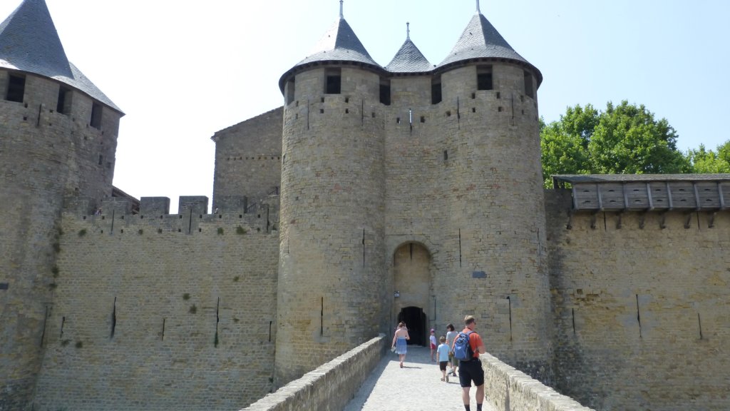 http://www.tonyco.net/pictures/Family_trip_2015/Carcassonne/lechateaucomtal2.jpg