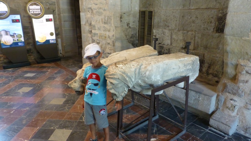 http://www.tonyco.net/pictures/Family_trip_2015/Carcassonne/lechateaucomtal5.jpg