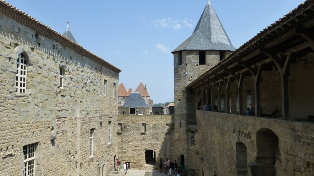 http://www.tonyco.net/pictures/Family_trip_2015/Carcassonne/lechateaucomtal6.jpg