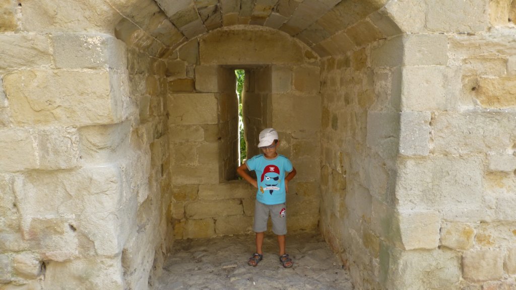 http://www.tonyco.net/pictures/Family_trip_2015/Carcassonne/photo45.jpg