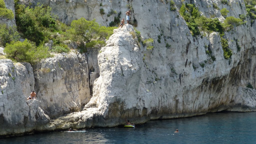 http://www.tonyco.net/pictures/Family_trip_2015/Cassis_Calanques/calanques10.jpg