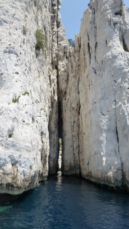 http://www.tonyco.net/pictures/Family_trip_2015/Cassis_Calanques/calanques29.jpg