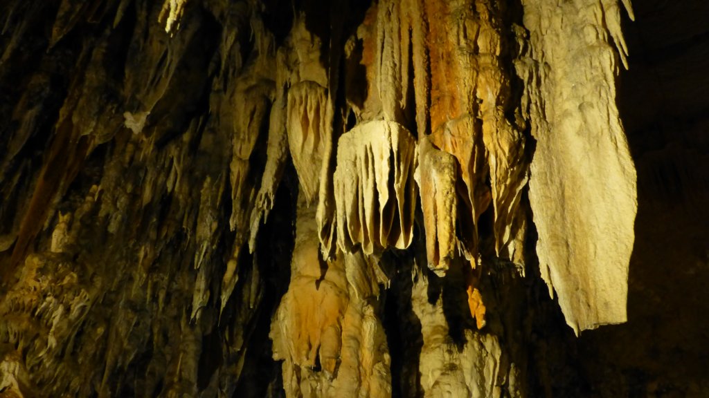 http://www.tonyco.net/pictures/Family_trip_2015/La_Grotte_des_Demoiselles/lagrottedesdemoiselles28.jpg