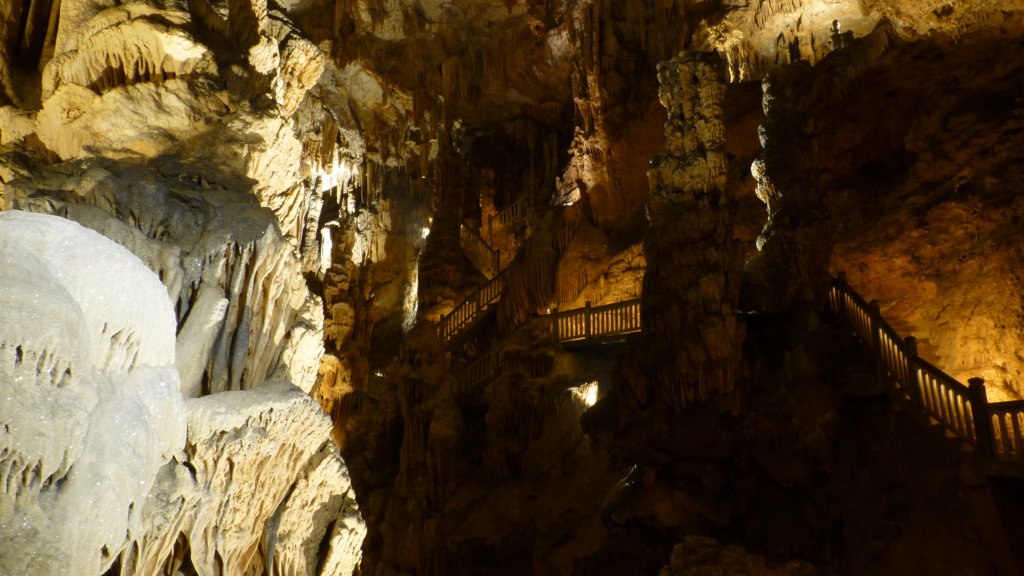 http://www.tonyco.net/pictures/Family_trip_2015/La_Grotte_des_Demoiselles/lagrottedesdemoiselles60.jpg