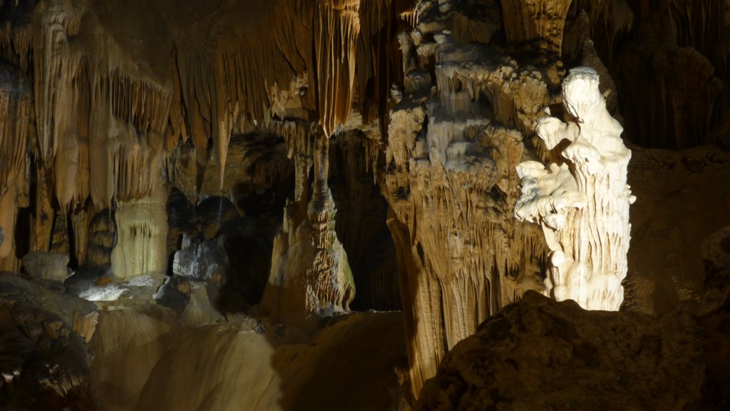 http://www.tonyco.net/pictures/Family_trip_2015/La_Grotte_des_Demoiselles/photo13.jpg