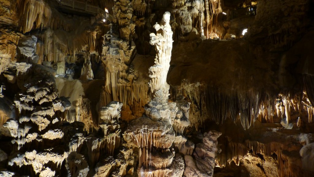 http://www.tonyco.net/pictures/Family_trip_2015/La_Grotte_des_Demoiselles/photo15.jpg