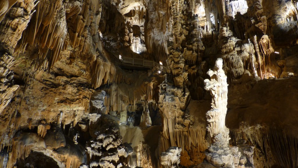 http://www.tonyco.net/pictures/Family_trip_2015/La_Grotte_des_Demoiselles/photo17.jpg