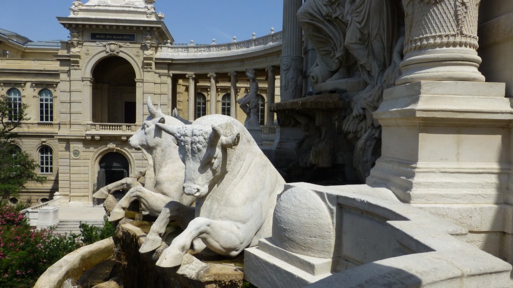 http://www.tonyco.net/pictures/Family_trip_2015/Marseille/palaislongchamp.jpg