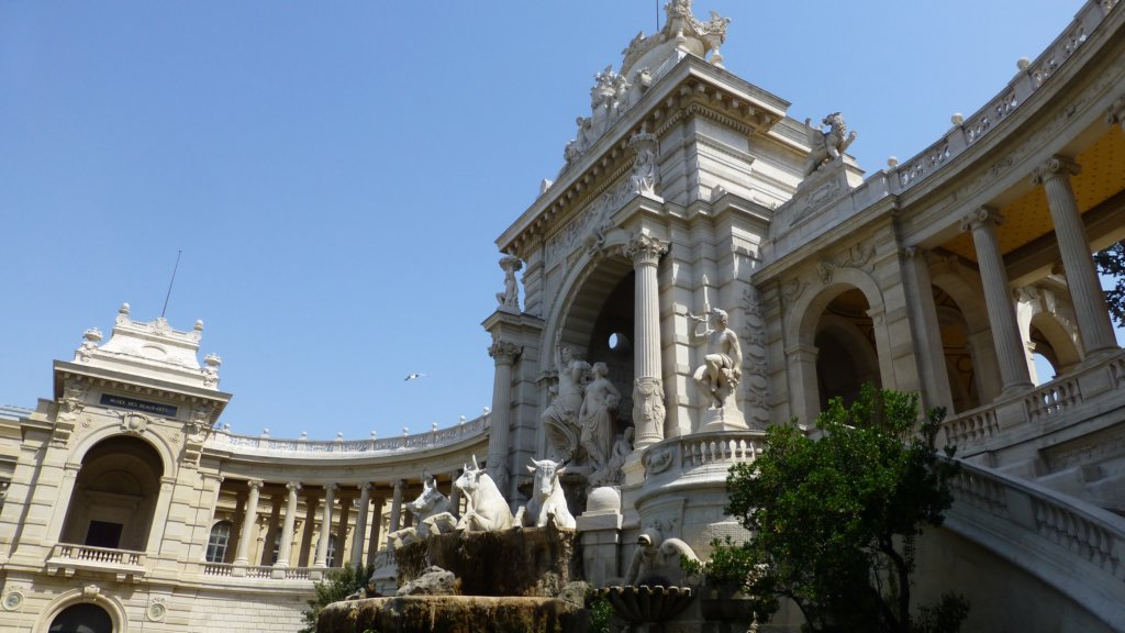 http://www.tonyco.net/pictures/Family_trip_2015/Marseille/palaislongchamp5.jpg