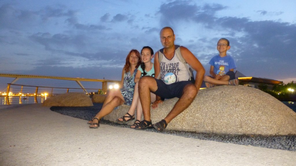 http://www.tonyco.net/pictures/Family_trip_2015/Martigues/photo35.jpg