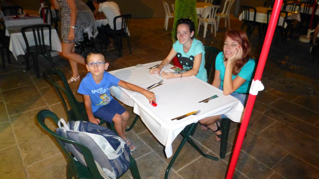 http://www.tonyco.net/pictures/Family_trip_2015/Martigues/photo7.jpg