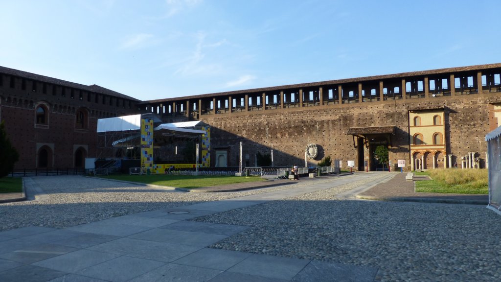 castellosforzesco3.jpg