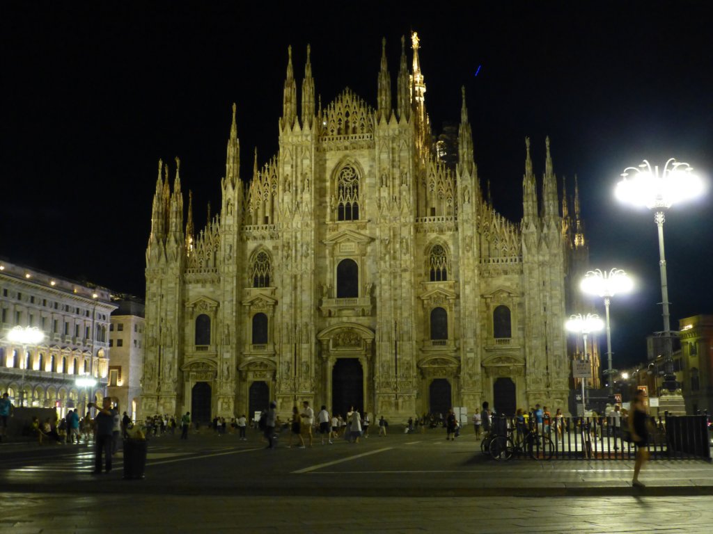 http://www.tonyco.net/pictures/Family_trip_2015/Milano/duomodimilano5.jpg