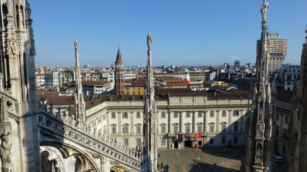 http://www.tonyco.net/pictures/Family_trip_2015/Milano/photo39.jpg